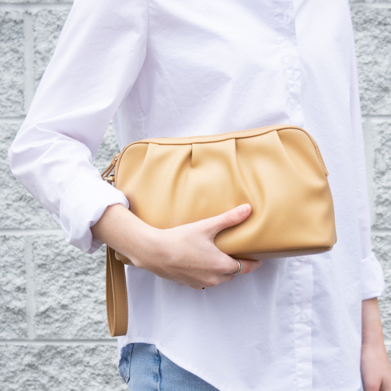 Ruched Texture Zipper Clutch Equipped With Detachable Wrist Strap