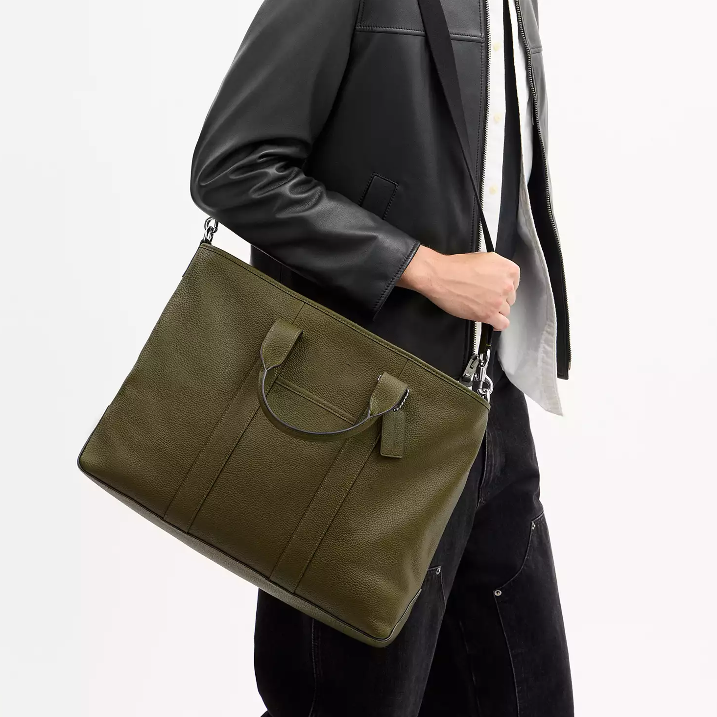 Multi-Functional Travel Tote Bag With Detachable Convertible Strap